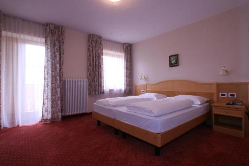 Hotel Resa Blancia San Vigilio Di Marebbe Bagian luar foto
